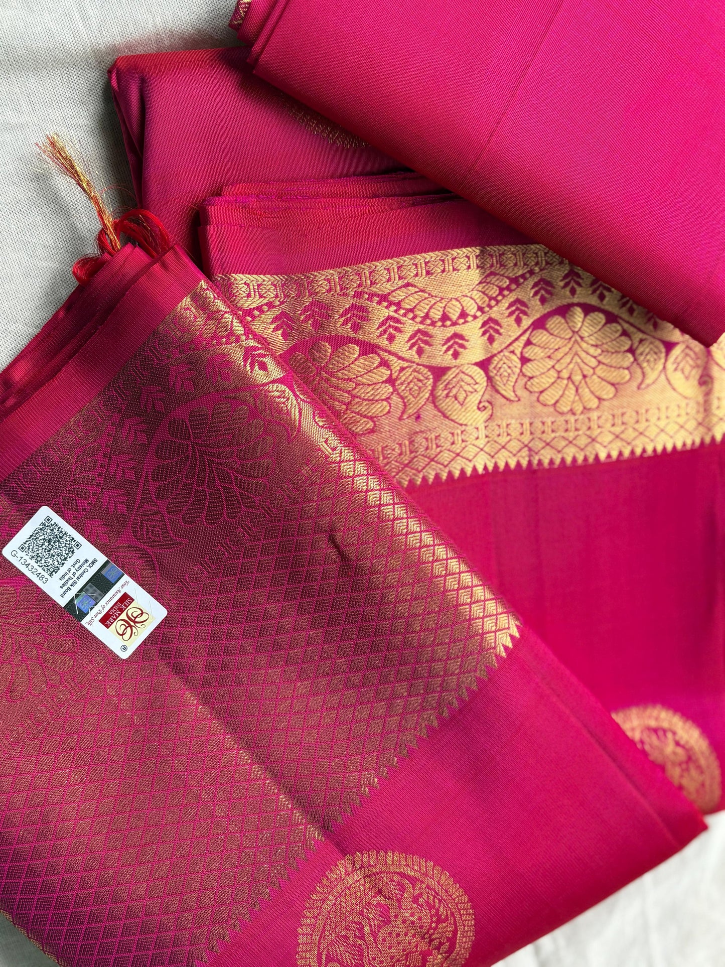 Pink Pure Silk Kanjivaram Handloom Saree with Golden Zari work | SILK MARK CERTIFIED