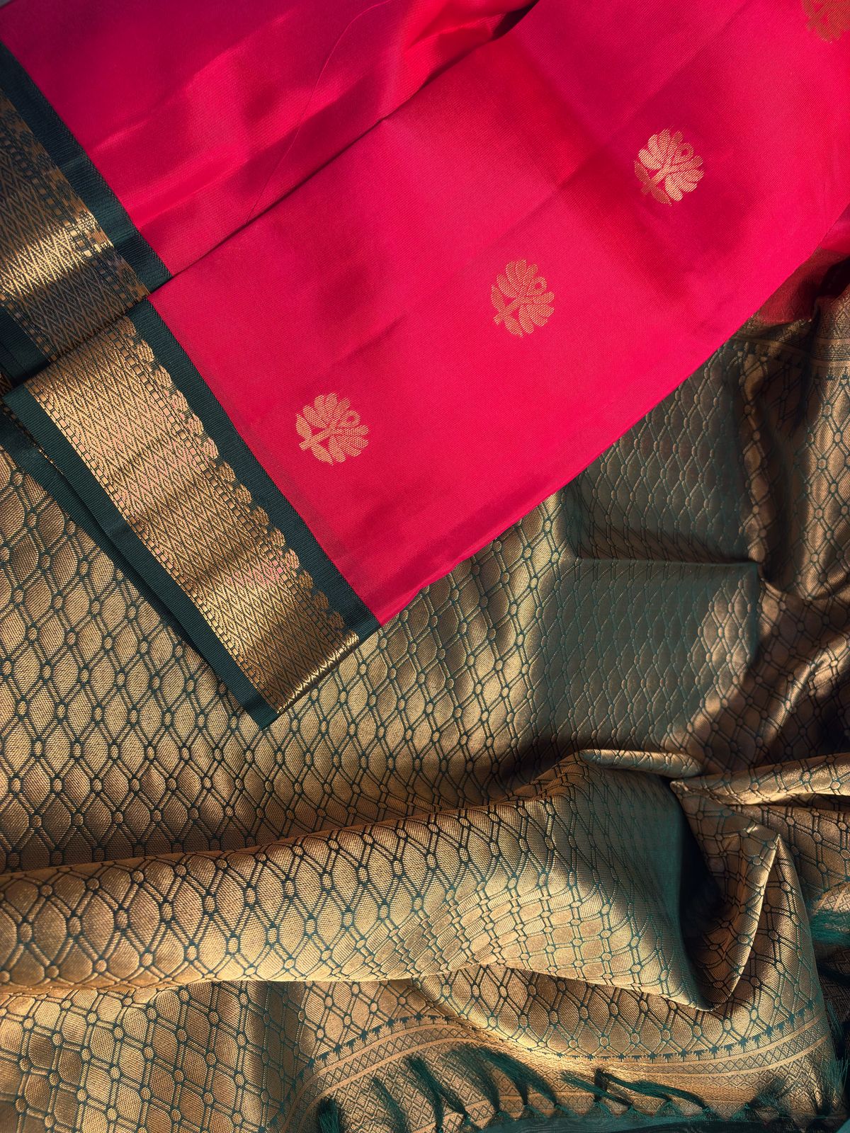 Pinkish Red Color Pure Silk Kanjeevaram Lightweight Saree with contrast Dark Green Golden Zari Pallu | Silk Mark Cert