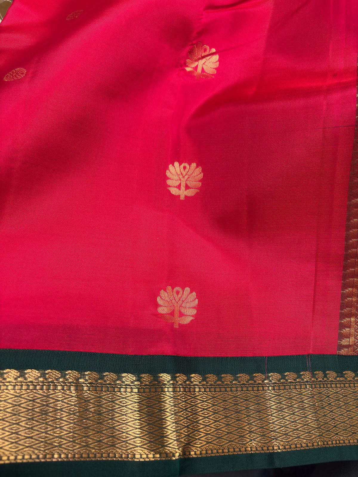 Pinkish Red Color Pure Silk Kanjeevaram Lightweight Saree with contrast Dark Green Golden Zari Pallu | Silk Mark Cert