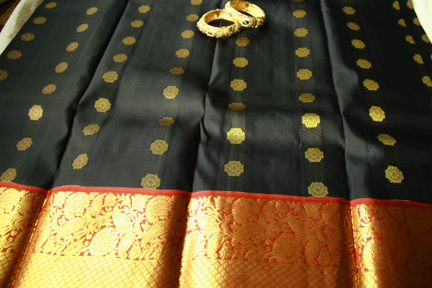 Black Pure Silk Lightweight Kanjeevaram Saree Flower motifs Gorgeous Red Golden Zari Pallu | Silk Mark Cert