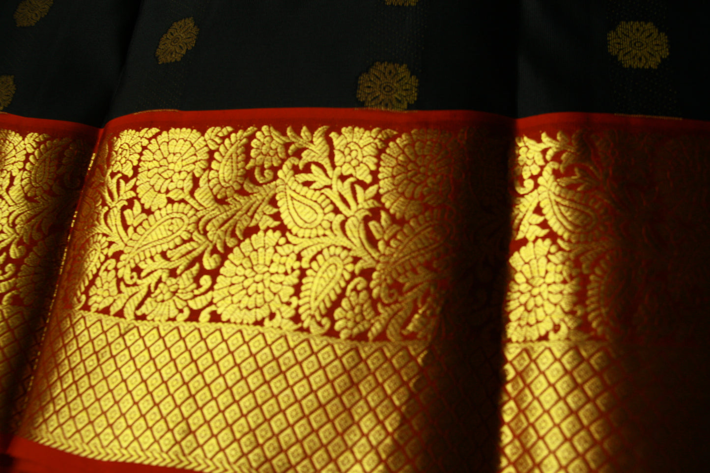 Black Pure Silk Lightweight Kanjeevaram Saree Flower motifs Gorgeous Red Golden Zari Pallu | Silk Mark Cert