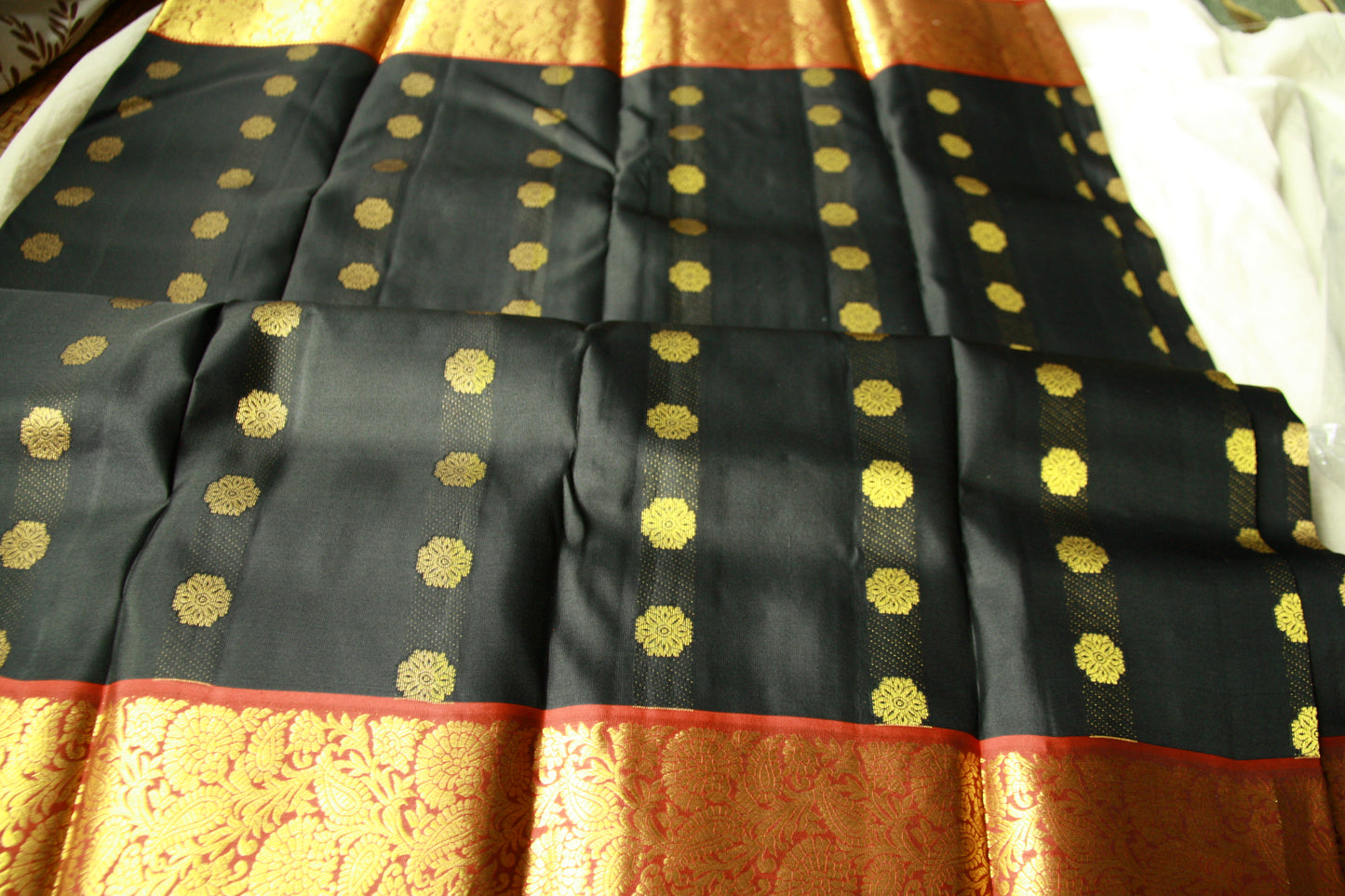 Black Pure Silk Lightweight Kanjeevaram Saree Flower motifs Gorgeous Red Golden Zari Pallu | Silk Mark Cert
