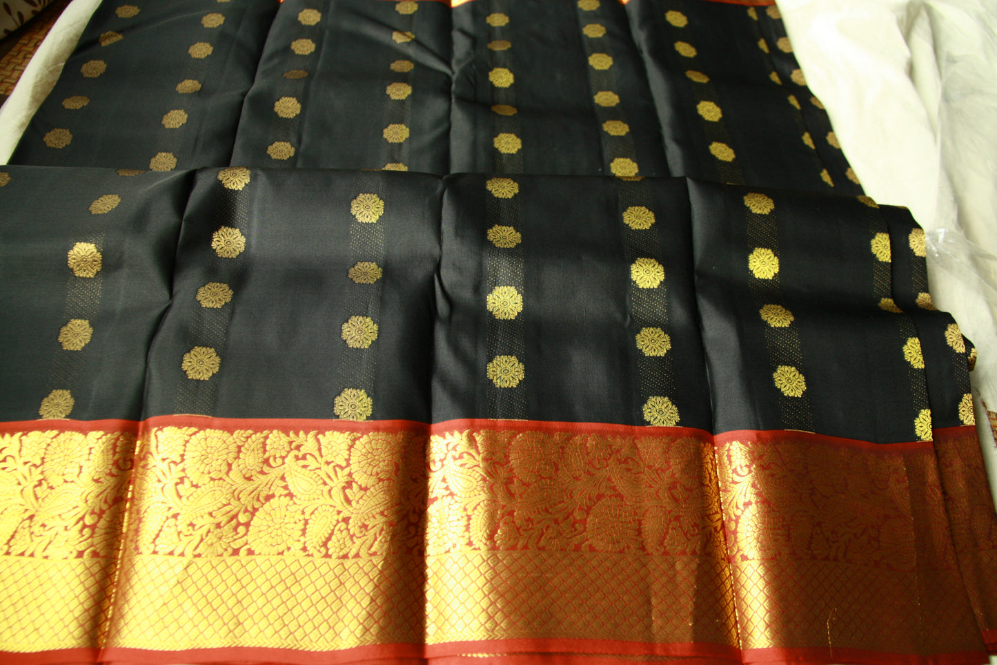 Black Pure Silk Lightweight Kanjeevaram Saree Flower motifs Gorgeous Red Golden Zari Pallu | Silk Mark Cert