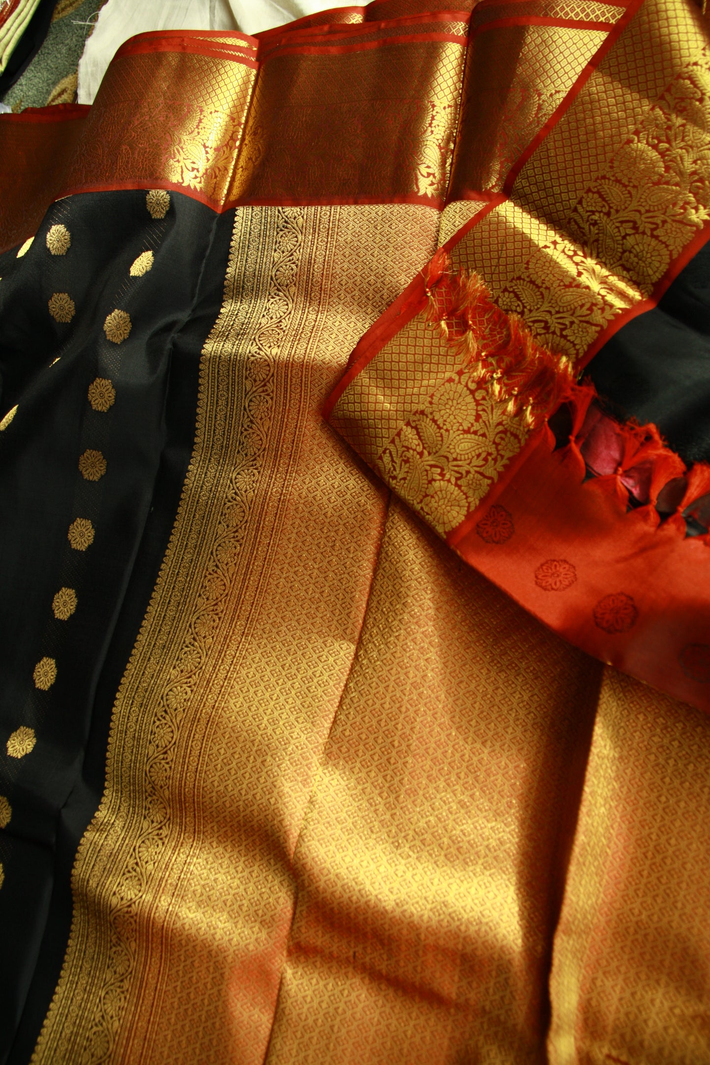 Black Pure Silk Lightweight Kanjeevaram Saree Flower motifs Gorgeous Red Golden Zari Pallu | Silk Mark Cert