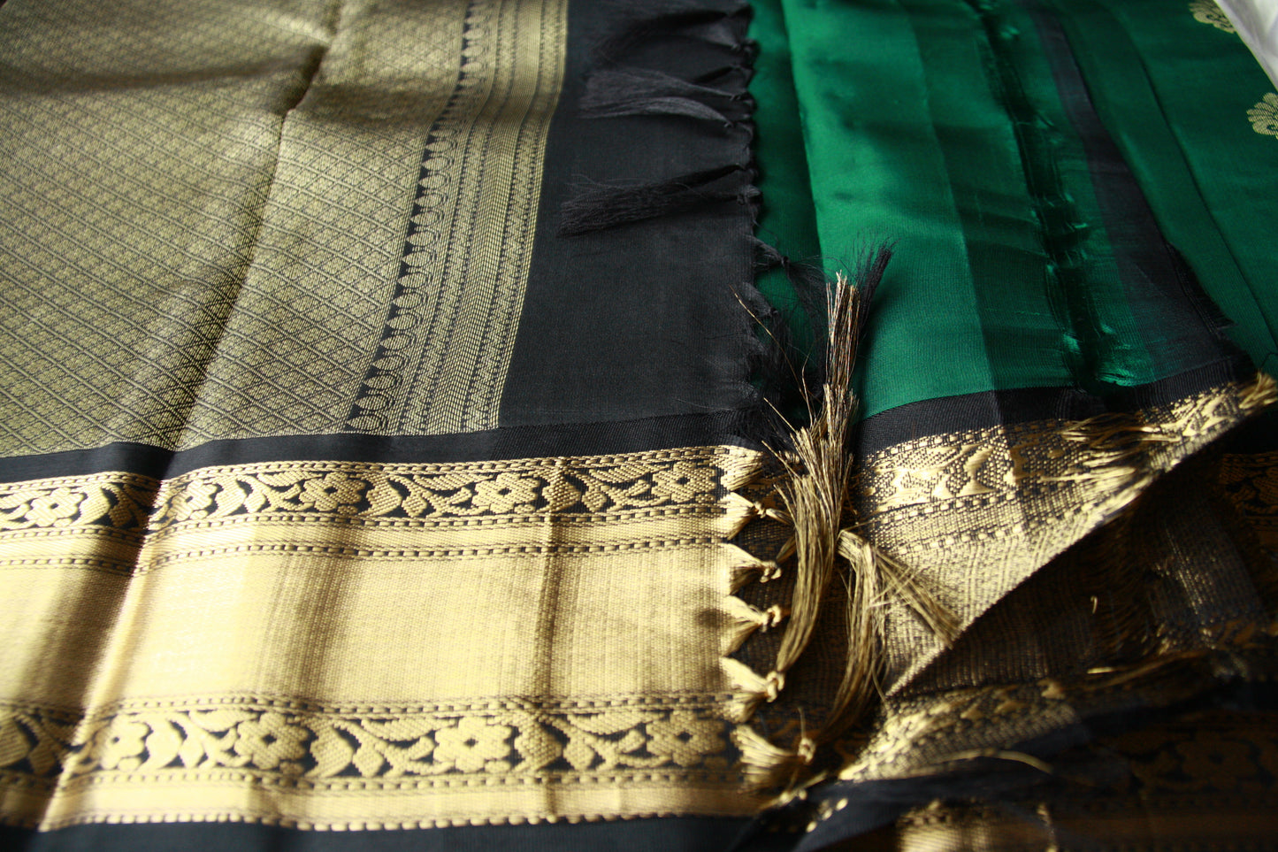 Bottle Green Color Pure Silk Lightweight Kanjeevaram Saree with contrast Black Golden Zari Pallu | Silk Mark Cert