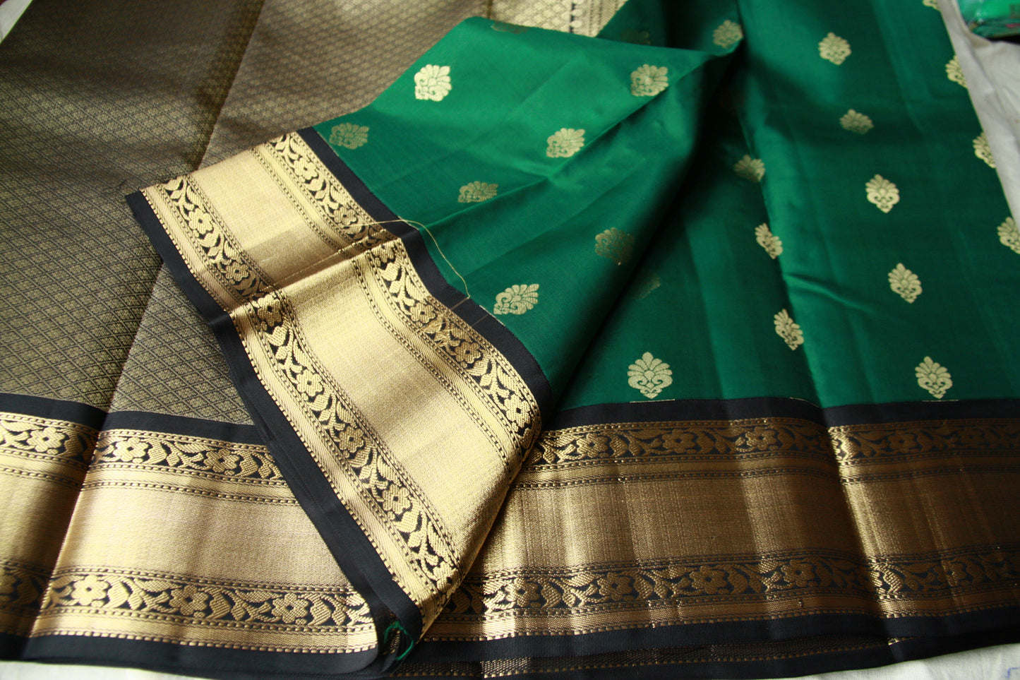 Bottle Green Color Pure Silk Lightweight Kanjeevaram Saree with contrast Black Golden Zari Pallu | Silk Mark Cert