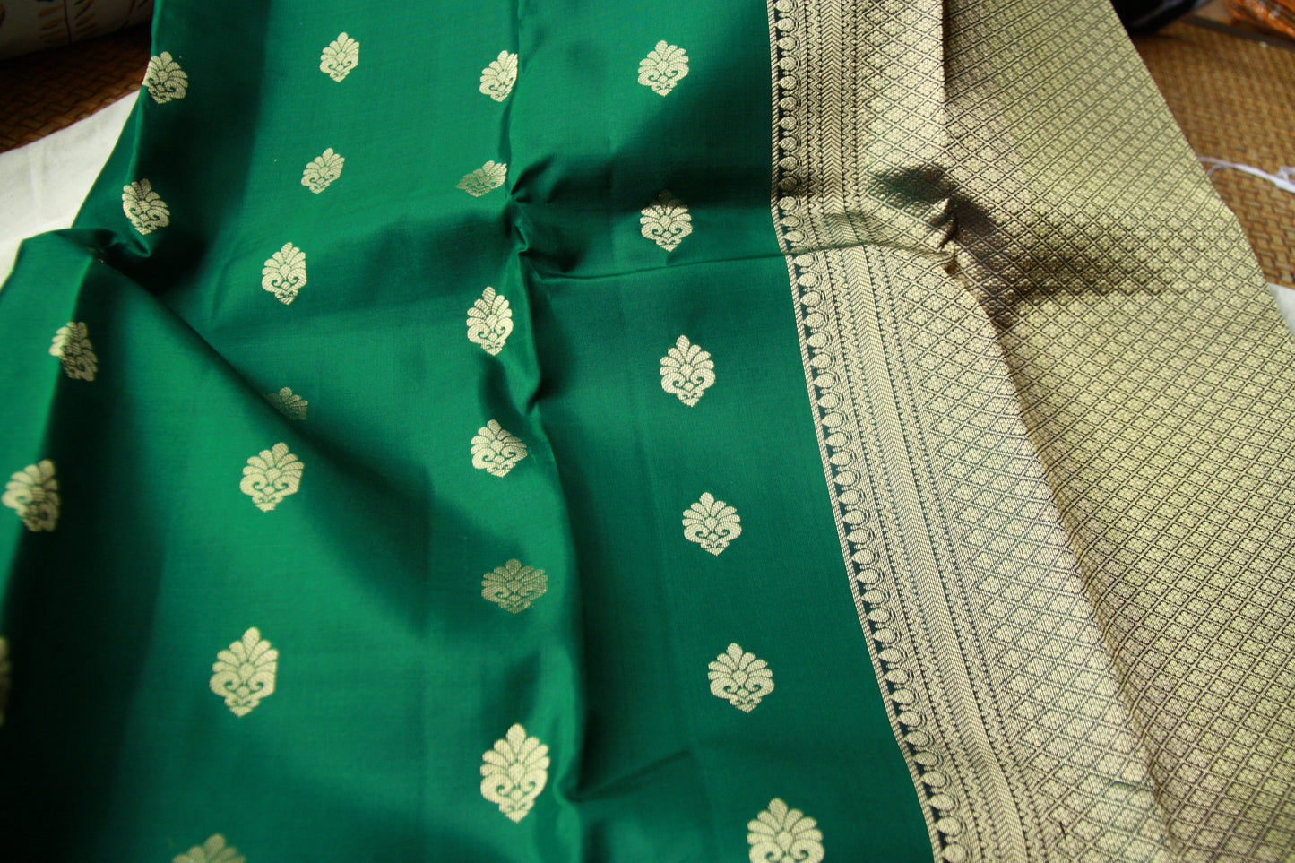 Bottle Green Color Pure Silk Lightweight Kanjeevaram Saree with contrast Black Golden Zari Pallu | Silk Mark Cert