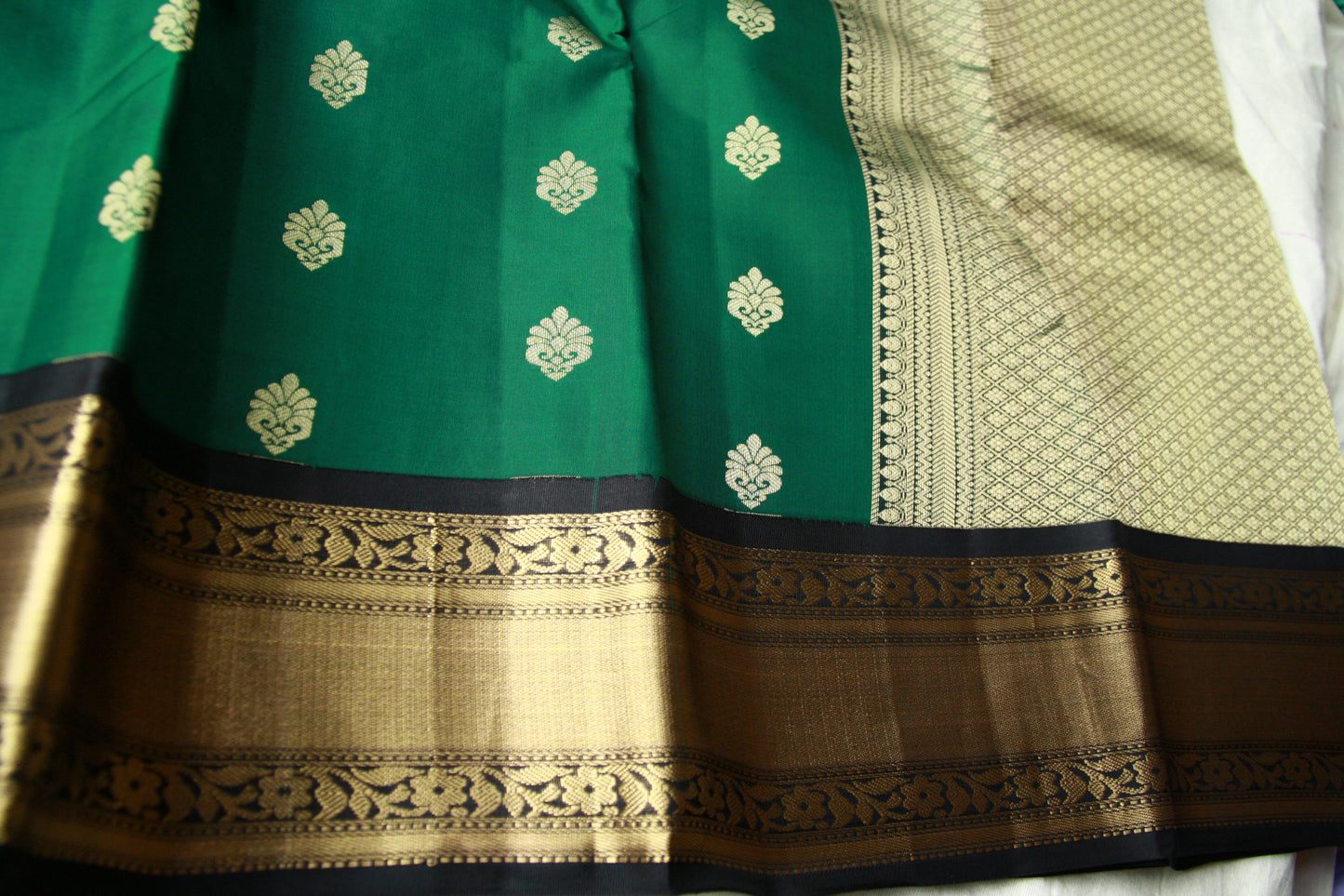 Bottle Green Color Pure Silk Lightweight Kanjeevaram Saree with contrast Black Golden Zari Pallu | Silk Mark Cert