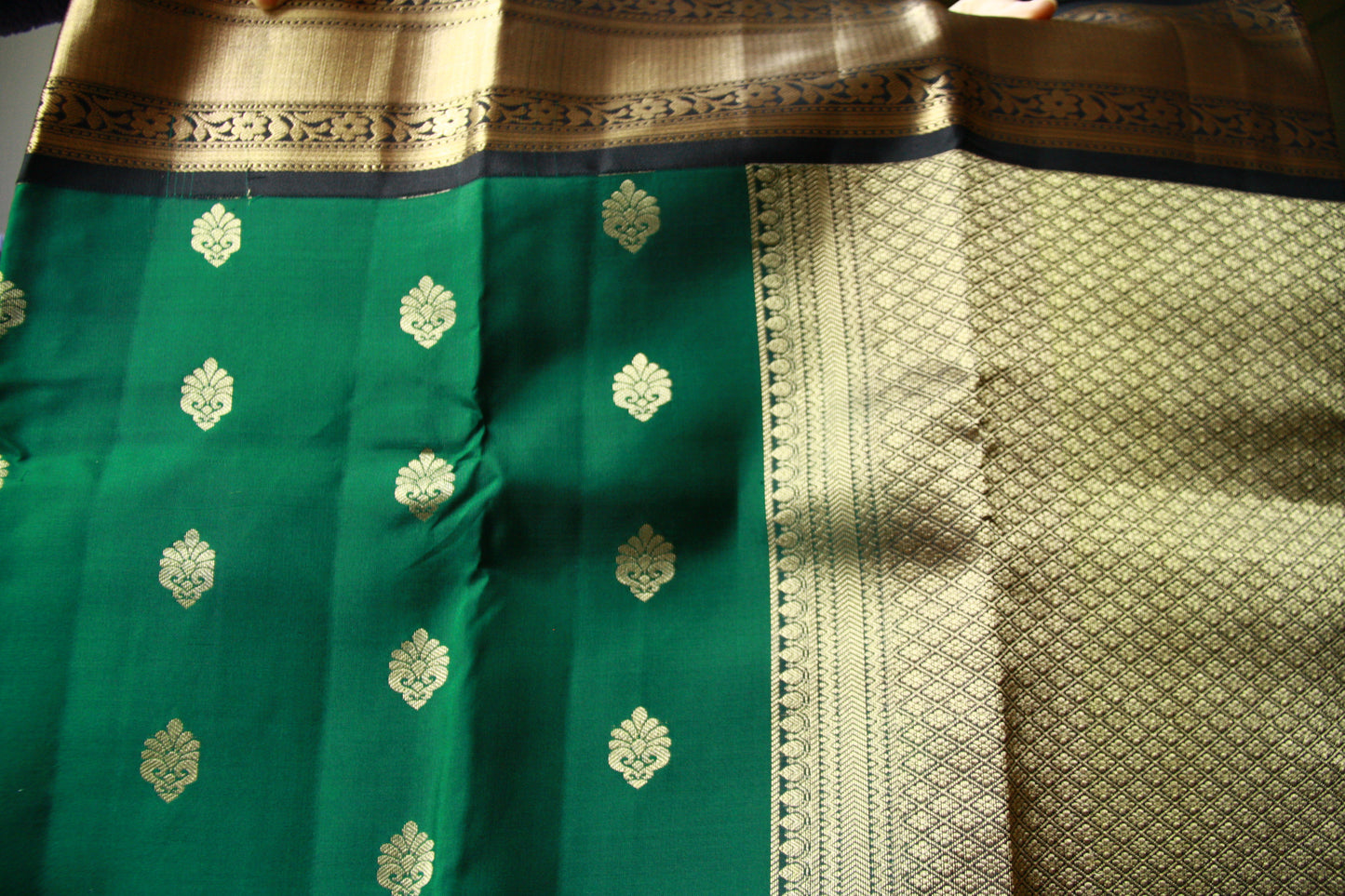Bottle Green Color Pure Silk Lightweight Kanjeevaram Saree with contrast Black Golden Zari Pallu | Silk Mark Cert