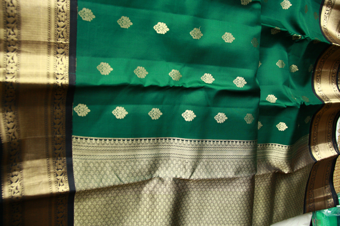 Bottle Green Color Pure Silk Lightweight Kanjeevaram Saree with contrast Black Golden Zari Pallu | Silk Mark Cert