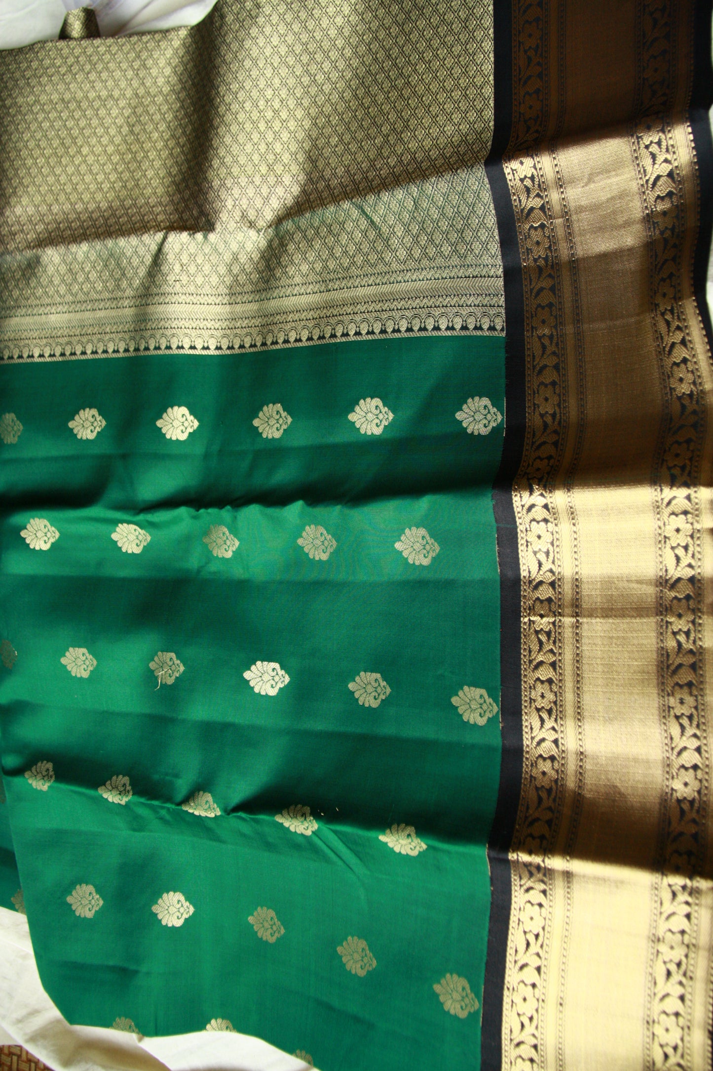 Bottle Green Color Pure Silk Lightweight Kanjeevaram Saree with contrast Black Golden Zari Pallu | Silk Mark Cert