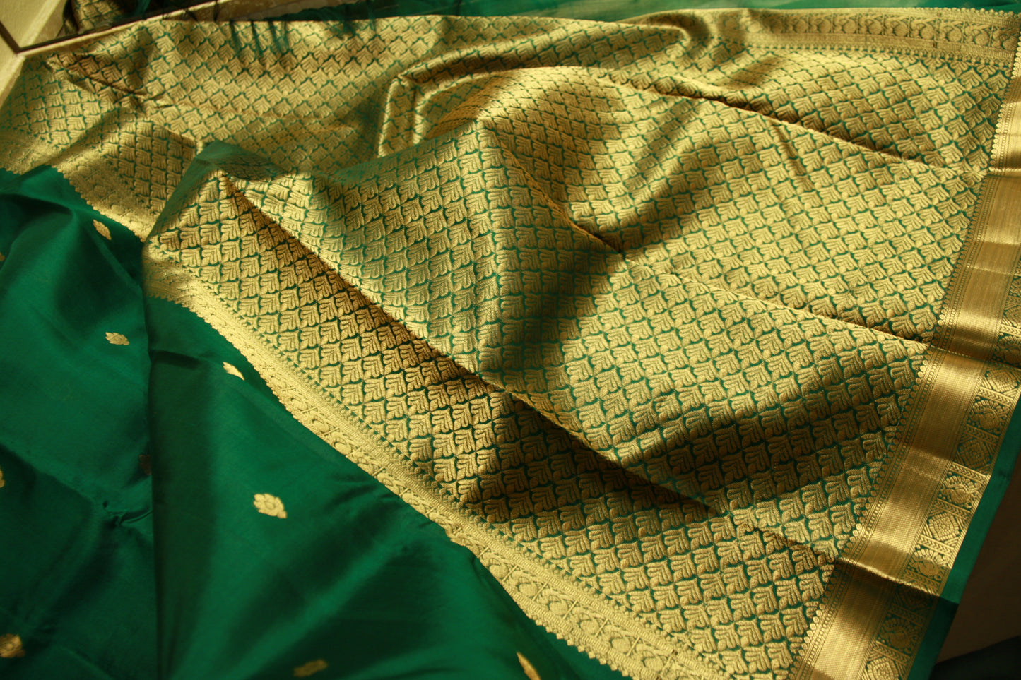 Very Lightweight Flowy Leafy Green Color Pure Silk Kanjeevaram Lightweight Gorgeous Green Golden Zari Pallu | Silk Mark Cert