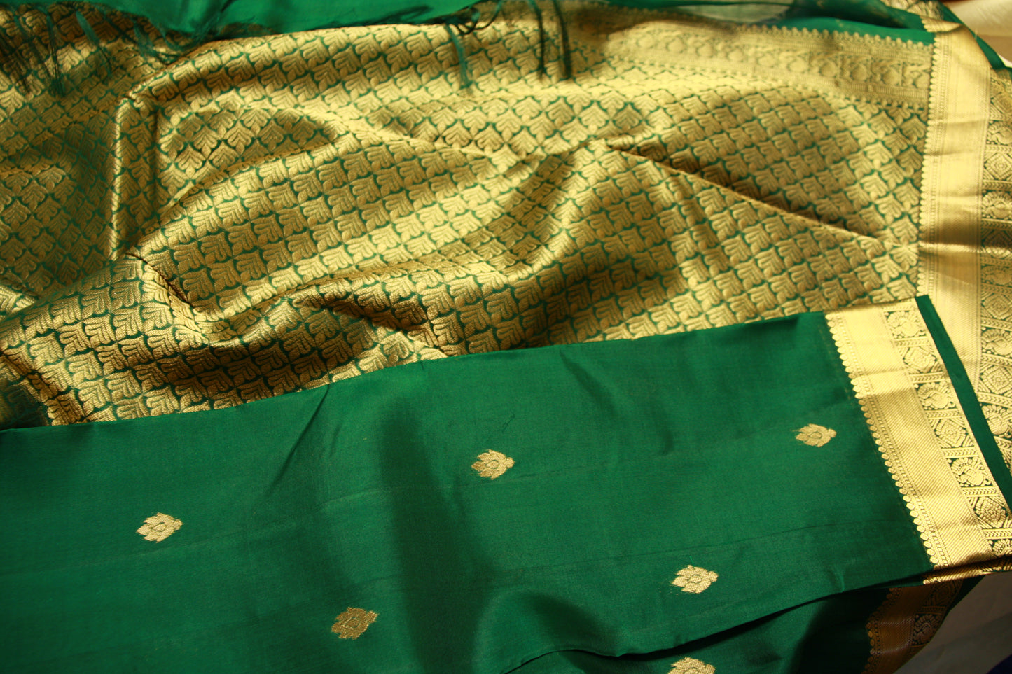 Very Lightweight Flowy Leafy Green Color Pure Silk Kanjeevaram Lightweight Gorgeous Green Golden Zari Pallu | Silk Mark Cert