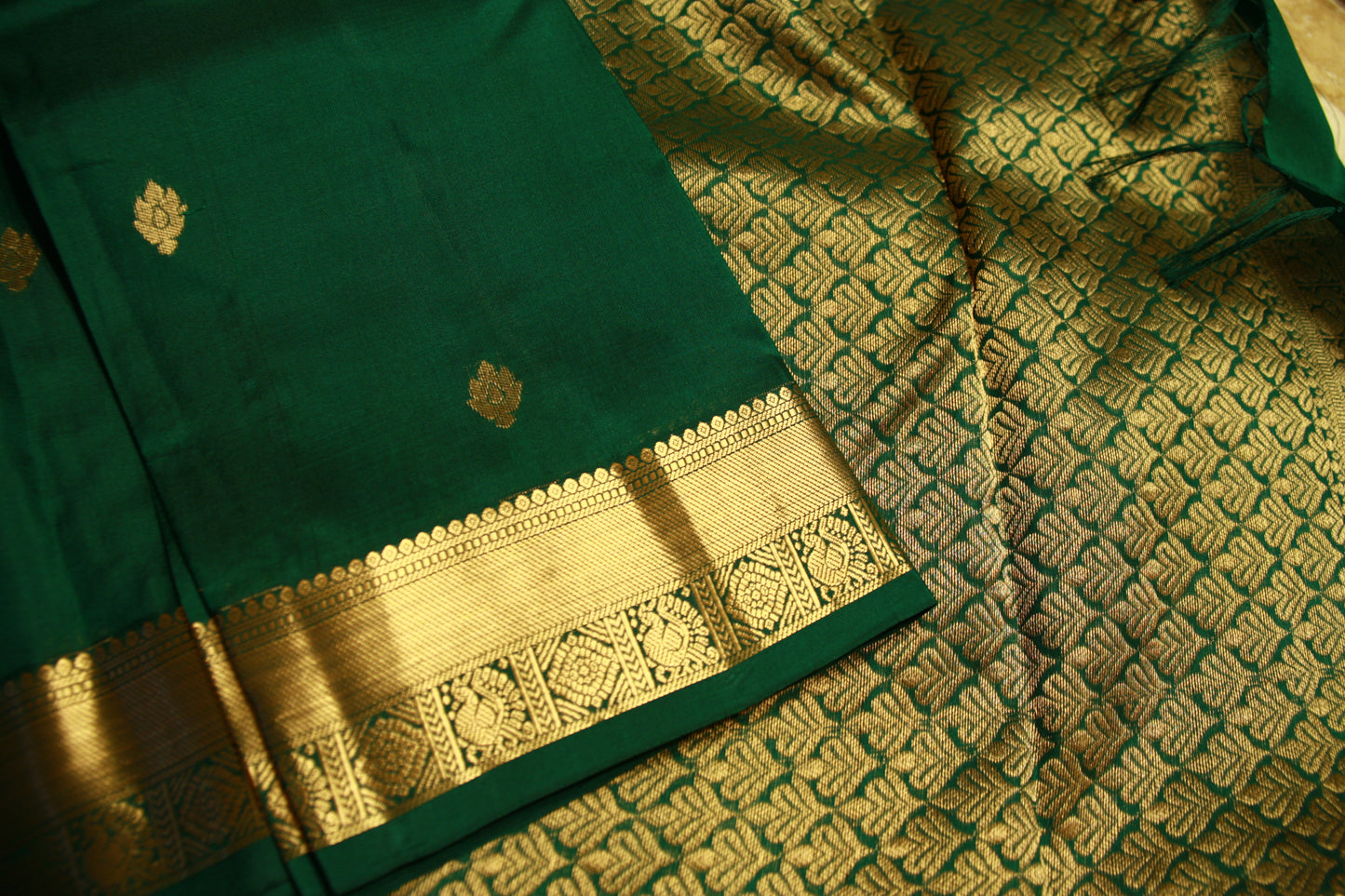 Very Lightweight Flowy Leafy Green Color Pure Silk Kanjeevaram Lightweight Gorgeous Green Golden Zari Pallu | Silk Mark Cert